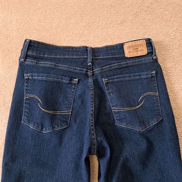 Levi's Signature Jeans Women's 29 Mid Rise  Straight Blue Denim Dark Wash - Picture 10 of 14